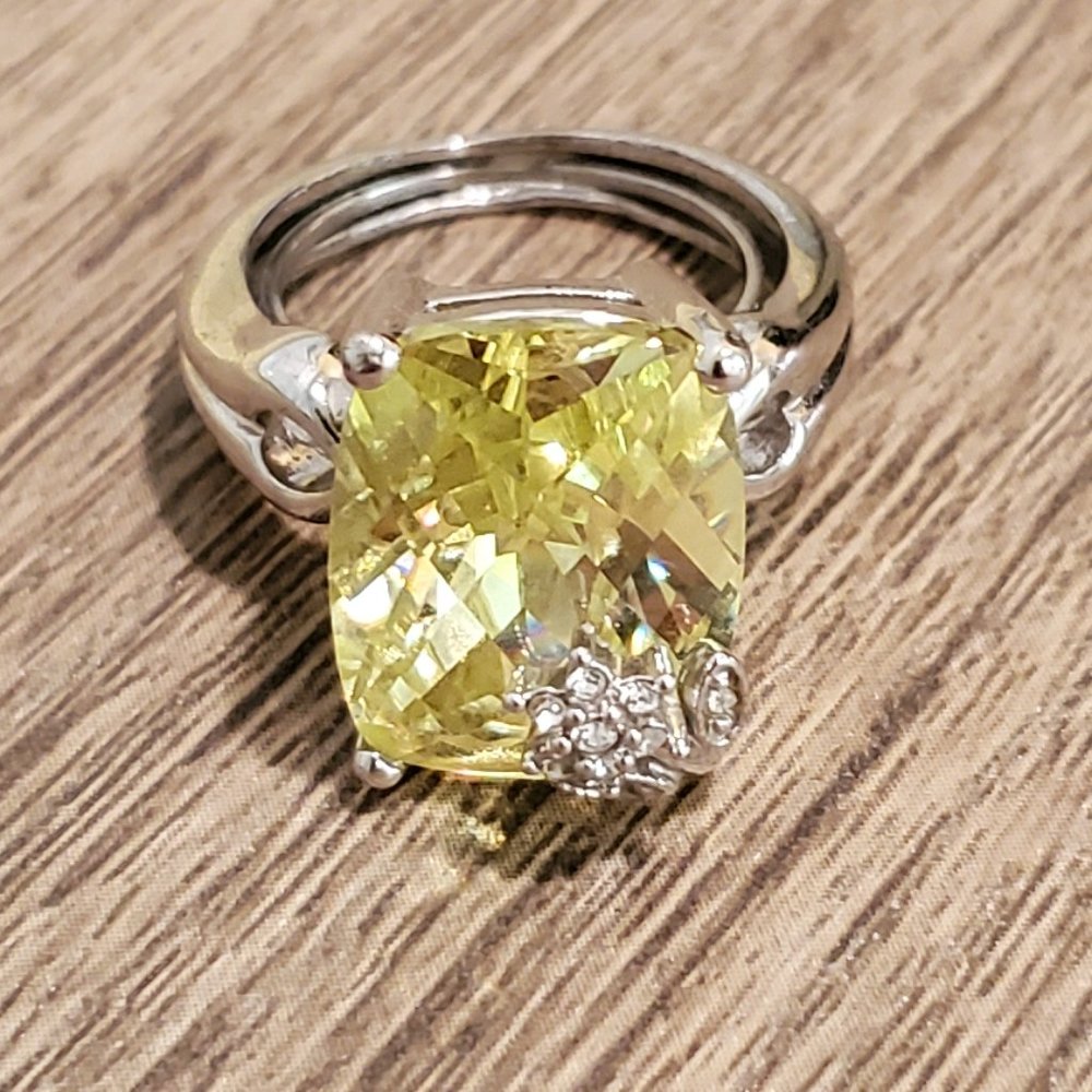 Yellow rhinestone in silver setting